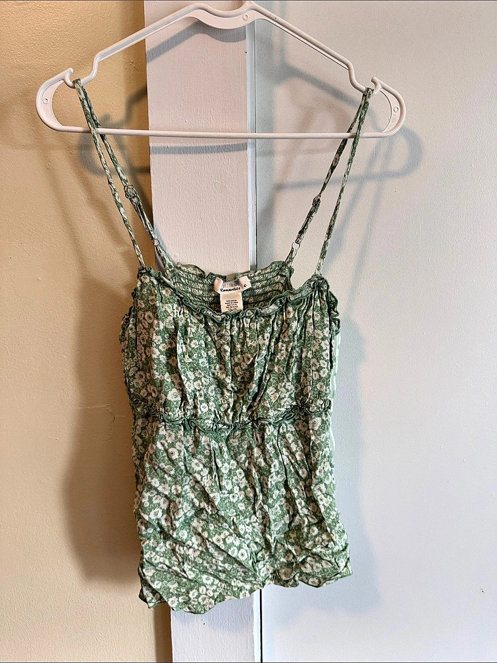 Romantic cami Floral in Green & White Like New